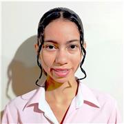 Profesora de apoyo escolar especializada en clases para niños online